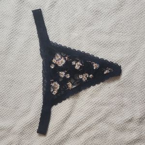 Victoria Secret XS Lacie V-String